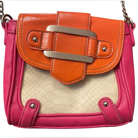 Nine West Coral
Pebbled Leather ILike
Handbag Swing Pack
Adjustable Strap - Picture 2 of 14